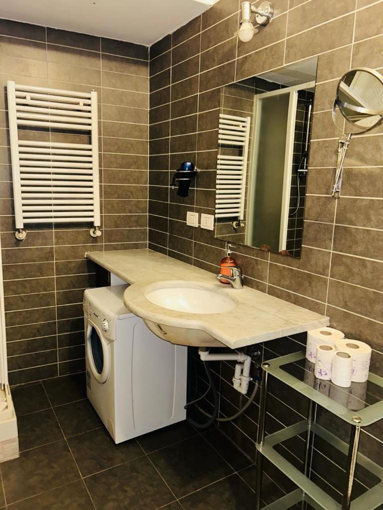 Easy Room Italy Prada ミラノ エクステリア 写真